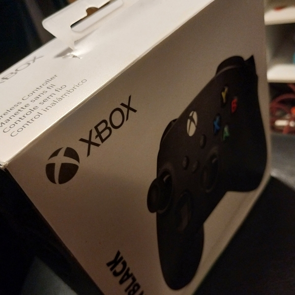 Wireless XBOX controller new in box - Picture 4 of 4
